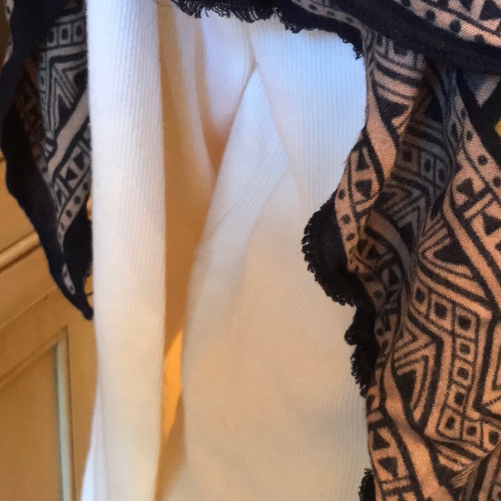 Scarf - Picture 4 of 4